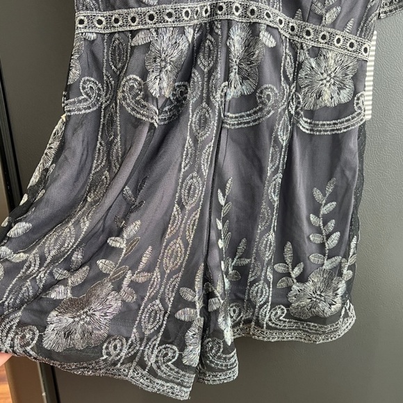 🆕️ Haute Monde Black Romper. Embroidered Lace with Underlining. Nylon/Lurex. NWT - Picture 10 of 11